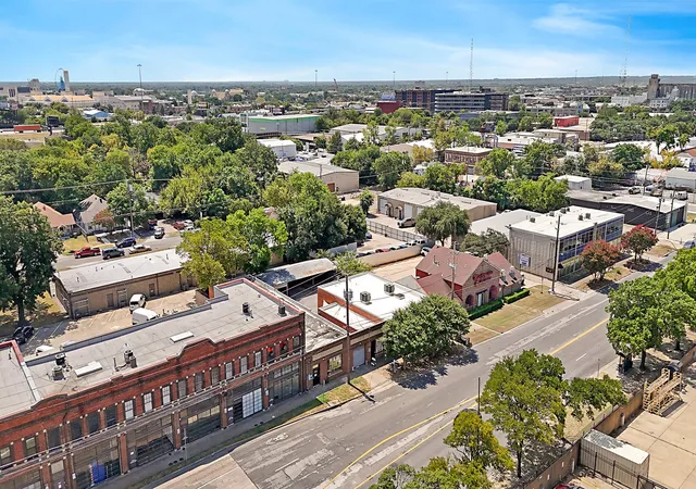 Photo 3 of Condo for sale at 4212 Main St, Dallas, TX 75226 | MLS# 21344507 | Listing updated on 2026-08-25