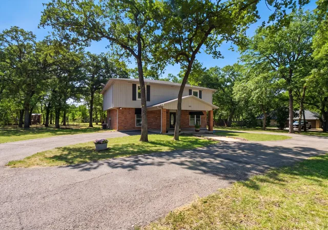 Photo 3 of Sale Pending at 301 County Road 3418, Bridgeport, TX 76426 | MLS# 21336255 | Listing updated on 2026-09-07