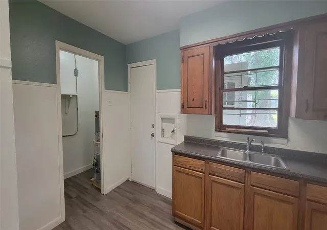 Photo 2 of Single family home for sale at 2134 W College St, Shreveport, LA 71103 | MLS# 21348751 | Listing updated on 2026-08-09