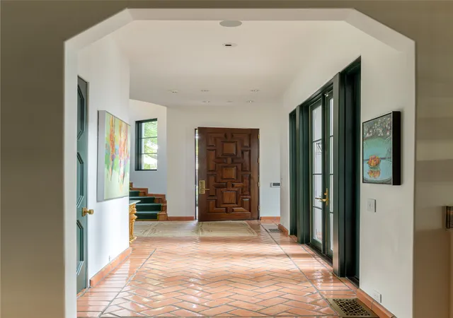 Photo 4 of Single family home for sale at 3112 Greenbrier Dr, Dallas, TX 75225 | MLS# 21347029 | Listing updated on 2026-08-10
