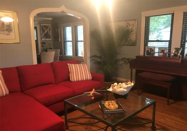 Photo 3 of Single family home for sale at 2546 Gladstone Dr, Dallas, TX 75211 | MLS# 21349234 | Listing updated on 2026-08-04