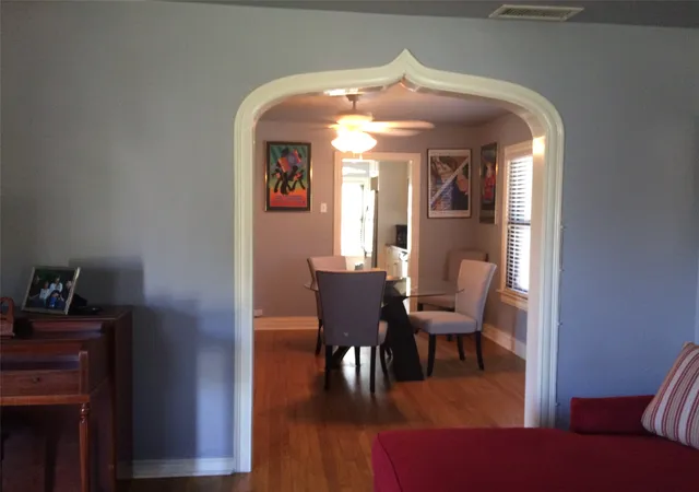 Photo 4 of Single family home for sale at 2546 Gladstone Dr, Dallas, TX 75211 | MLS# 21349234 | Listing updated on 2026-08-04