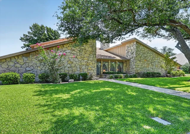 Photo 1 of Single family home for sale at 4001 Snow Creek Dr, Aledo, TX 76008 | MLS# 21348290 | Listing updated on 2026-09-22