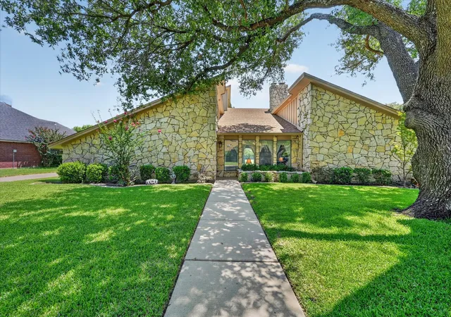 Photo 2 of Single family home for sale at 4001 Snow Creek Dr, Aledo, TX 76008 | MLS# 21348290 | Listing updated on 2026-09-22