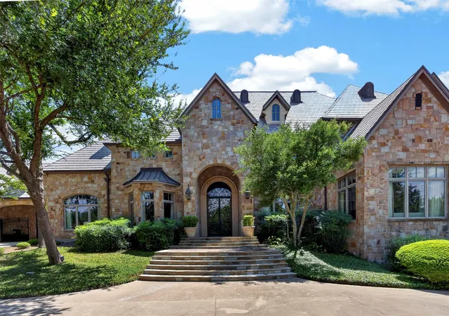 Photo 3 of Mansion for sale at 6901 Sanctuary Ln, Fort Worth, TX 76132 | MLS# 21323922 | Listing updated on 2026-08-27