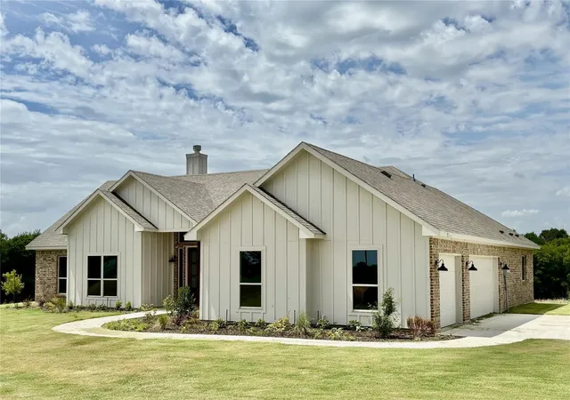 Photo 3 of Single family home for sale at 1026 Cr 1610, Lone Oak, TX 75453 | MLS# 21349287 | Listing updated on 2026-09-29