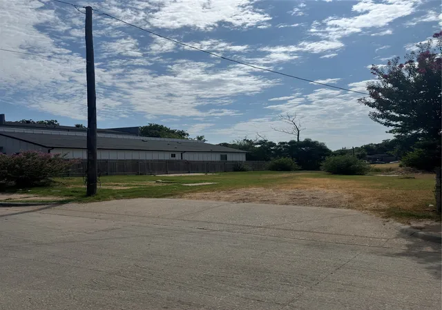 Photo 3 of Land for sale at 3351 Parvia Ave, Dallas, TX 75212 | MLS# 21349235 | Listing updated on 2026-08-31