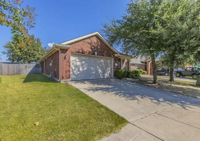 Photo 2 of Single family home for sale at 6717 Dream Dust Dr, North Richland Hills, TX 76180 | MLS# 21348526 | Listing updated on 2026-08-31
