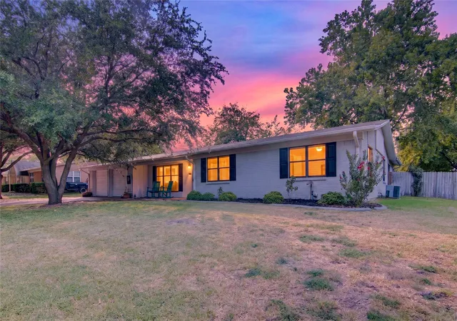 1st image of 807 W Elizabeth Dr, Robinson, TX 76706 | MLS# 21349093