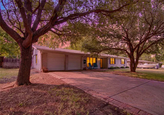2nd image of 807 W Elizabeth Dr, Robinson, TX 76706 | MLS# 21349093