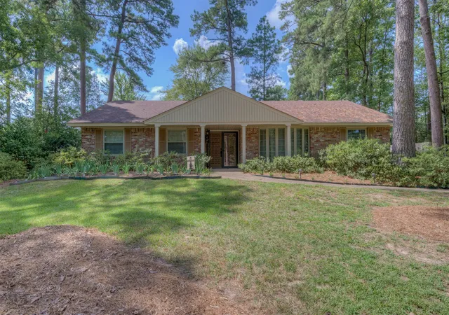 Single family home for sale at 1105 North Acres Circle, Springhill, LA 71075 | MLS# 21349319