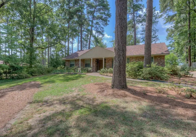 Photo 3 of Single family home for sale at 1105 North Acres Circle, Springhill, LA 71075 | MLS# 21349319 | Listing updated on 2026-09-28