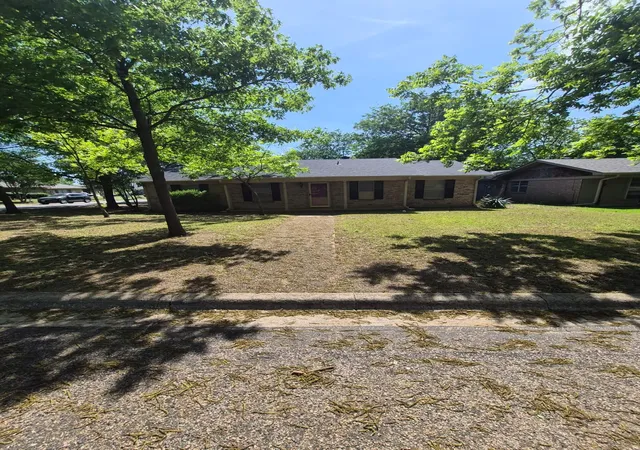 Photo 1 of Single family home for sale at 3009 Canterbury Cir, Sherman, TX 75092 | MLS# 21349322 | Listing updated on 2026-08-26