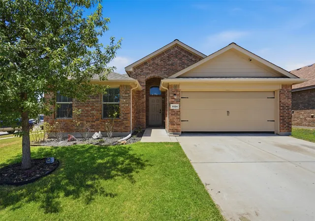 Photo 1 of Single family home for sale at 1124 Autumnwood Dr, Azle, TX 76020 | MLS# 21349305 | Listing updated on 2026-09-29