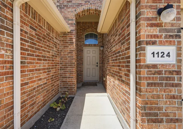 Photo 3 of Single family home for sale at 1124 Autumnwood Dr, Azle, TX 76020 | MLS# 21349305 | Listing updated on 2026-09-29