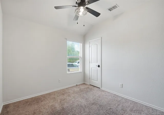 Photo 4 of Single family home for sale at 1124 Autumnwood Dr, Azle, TX 76020 | MLS# 21349305 | Listing updated on 2026-09-29