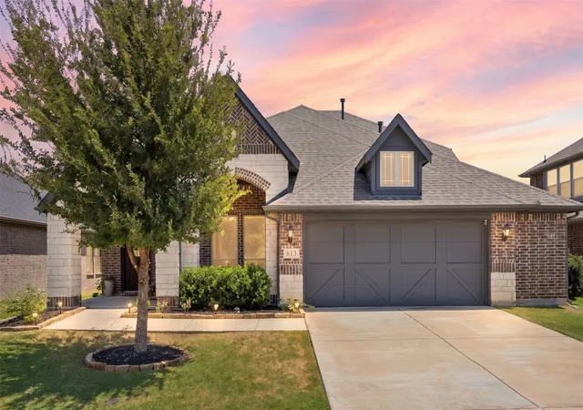 Photo 1 of Single family home for sale at 813 Lake Cove Dr, Little Elm, TX 75068 | MLS# 21349165 | Listing updated on 2026-09-03