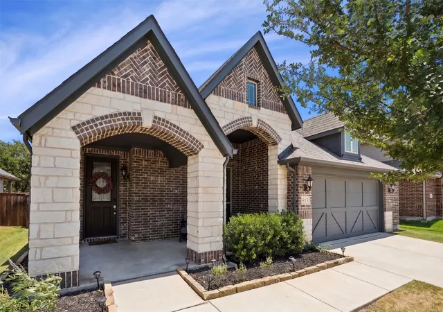 Photo 2 of Single family home for sale at 813 Lake Cove Dr, Little Elm, TX 75068 | MLS# 21349165 | Listing updated on 2026-09-03