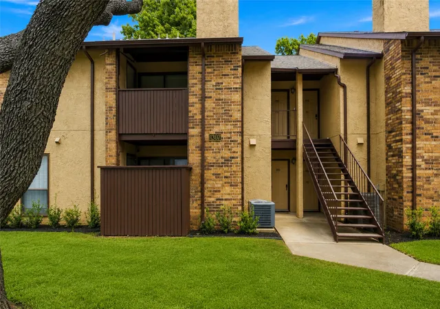 Photo 1 of Condo for sale at 1307 Willoughby Ln #5421, Arlington, TX 76011 | MLS# 21349340 | Listing updated on 2026-09-26