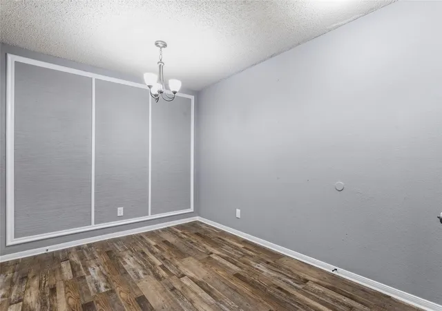 Listing Photo 5 - Condo for sale in building located at 1307 Willoughby Ln, Arlington, TX 76011 - Unit #5421