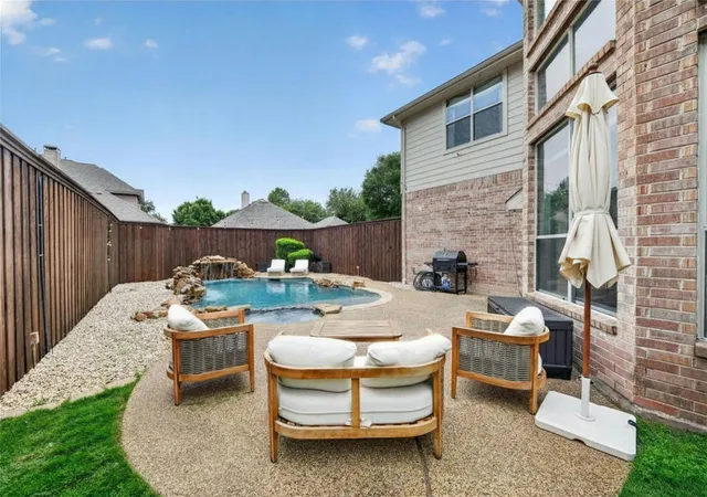 Photo 4 of Single family home for sale at 915 Saratoga Dr, Allen, TX 75013 | MLS# 21348973 | Listing updated on 2026-09-25