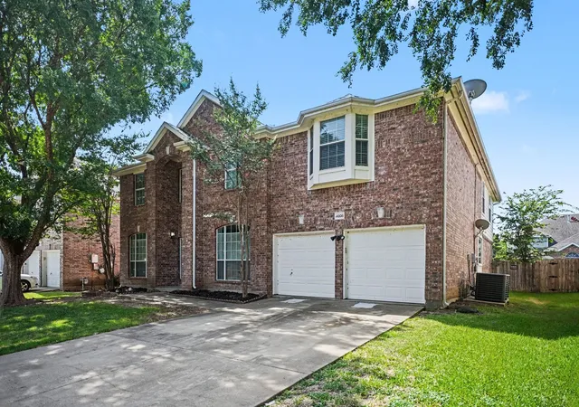 Photo 3 of Single family home for sale at 4808 Winterview Dr, Mansfield, TX 76063 | MLS# 21344278 | Listing updated on 2026-10-07