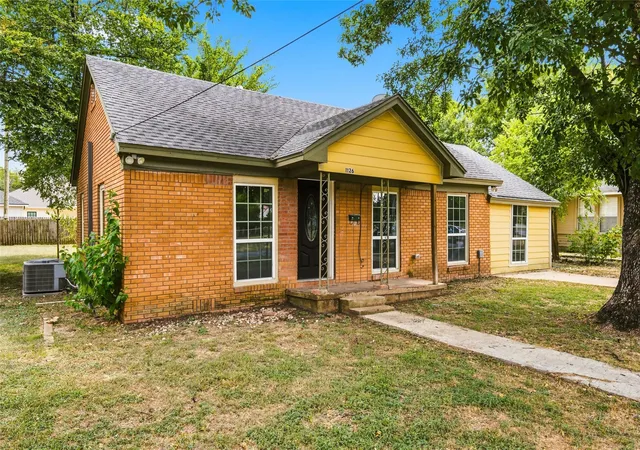 Photo 2 of Single family home for sale at 1126 W 7th St, Mc Gregor, TX 76657 | MLS# 21347239 | Listing updated on 2026-08-22