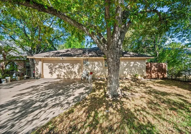 Photo 1 of Single family home for sale at 409 29th St, Grand Prairie, TX 75050 | MLS# 21349385 | Listing updated on 2026-09-22