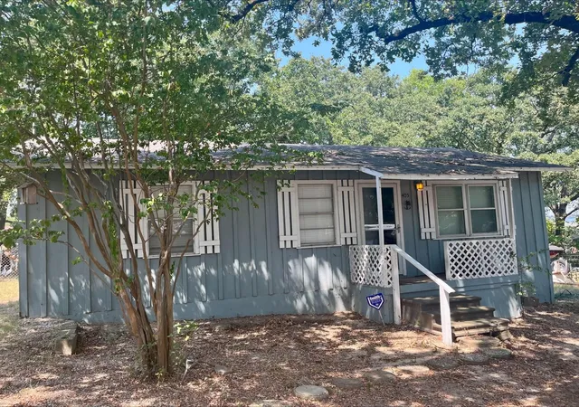 1st image of 401, 405 Kenny Dr, Quinlan, TX 75474 | MLS# 21336811