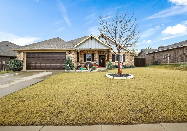 Photo 1 of Single family home for sale at 4006 Kensington Dr, Sanger, TX 76266 | MLS# 21347182 | Listing updated on 2026-08-23