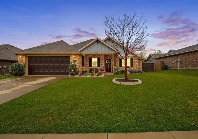 Photo 3 of Single family home for sale at 4006 Kensington Dr, Sanger, TX 76266 | MLS# 21347182 | Listing updated on 2026-08-23