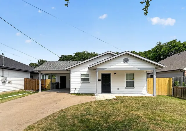 Photo 2 of Sale Pending at 2239 Wilhurt Ave, Dallas, TX 75216 | MLS# 21348665 | Listing updated on 2026-08-15