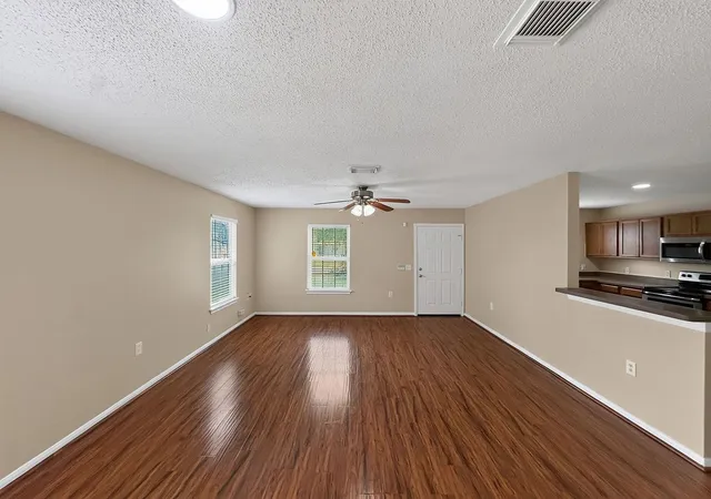 Photo 4 of Sale Pending at 2239 Wilhurt Ave, Dallas, TX 75216 | MLS# 21348665 | Listing updated on 2026-08-15