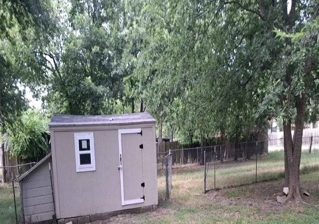 Photo 3 of Single family home for sale at 1100 Poe St, Azle, TX 76020 | MLS# 21349347 | Listing updated on 2026-08-04