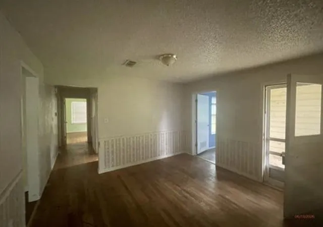 Photo 4 of Single family home for sale at 1100 Poe St, Azle, TX 76020 | MLS# 21349347 | Listing updated on 2026-08-04