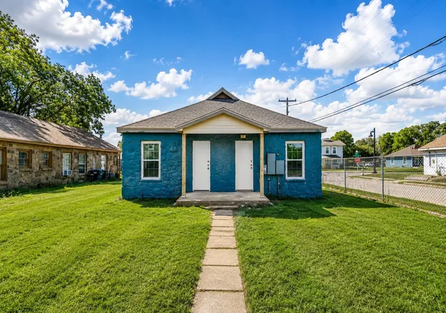 Photo 1 of Multi family home for sale at 1601 E Hattie St, Fort Worth, TX 76104 | MLS# 21349434 | Listing updated on 2026-08-28