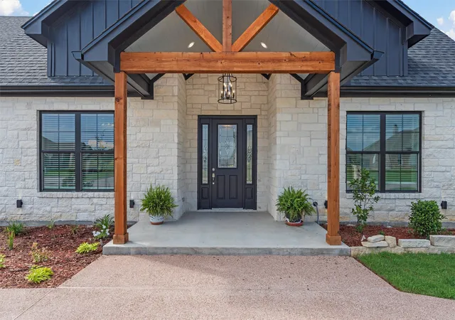 Photo 1 of Single family home for sale at 113 Water View Ln, Waco, TX 76706 | MLS# 21349452 | Listing updated on 2026-08-04