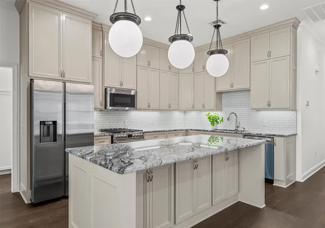 Photo 3 of Single family home for sale at 113 Water View Ln, Waco, TX 76706 | MLS# 21349452 | Listing updated on 2026-08-04