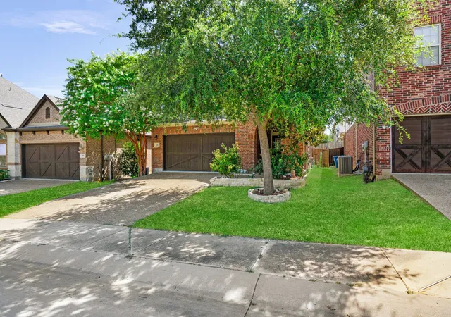 Photo 1 of Single family home for sale at 220 Sir Brine Dr, Lewisville, TX 75056 | MLS# 21335619 | Listing updated on 2026-08-04