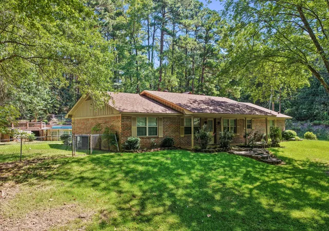 Photo 3 of Single family home for sale at 410 S Willis St, Daingerfield, TX 75638 | MLS# 21349464 | Listing updated on 2026-08-04