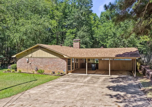 Photo 3 of Single family home for sale at 410 S Willis St, Daingerfield, TX 75638 | MLS# 21349464 | Listing updated on 2026-10-02