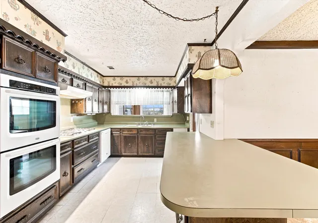 Photo 3 of Sale Pending at 3323 William Brewster Dr, Irving, TX 75062 | MLS# 21348842 | Listing updated on 2026-09-01