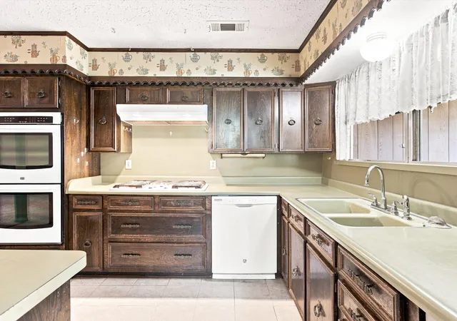 Photo 3 of Sale Pending at 3323 William Brewster Dr, Irving, TX 75062 | MLS# 21348842 | Listing updated on 2026-09-01