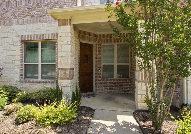 Photo 2 of Townhouse for sale at 4818 Empire Wy, Irving, TX 75038 | MLS# 21349421 | Listing updated on 2026-09-30