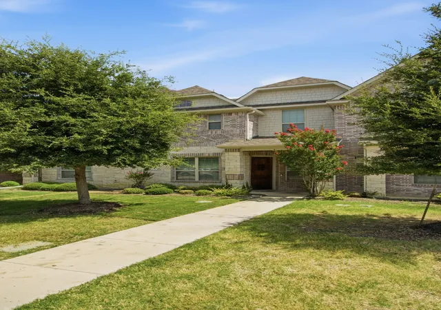 Photo 3 of Townhouse for sale at 4818 Empire Wy, Irving, TX 75038 | MLS# 21349421 | Listing updated on 2026-09-30