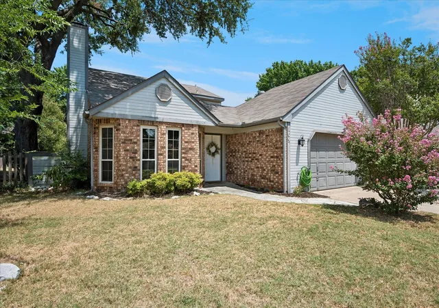 Photo 2 of Single family home for sale at 109 Clove Ln, Euless, TX 76039 | MLS# 21349530 | Listing updated on 2026-08-17