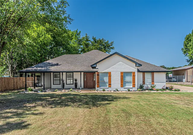 Photo 1 of Sale Pending at 2811 Seagoville Rd, Seagoville, TX 75159 | MLS# 21349534 | Listing updated on 2026-08-18