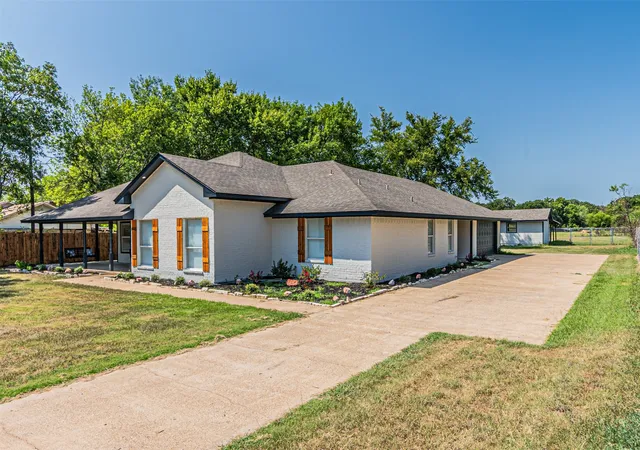 Photo 3 of Sale Pending at 2811 Seagoville Rd, Seagoville, TX 75159 | MLS# 21349534 | Listing updated on 2026-08-18