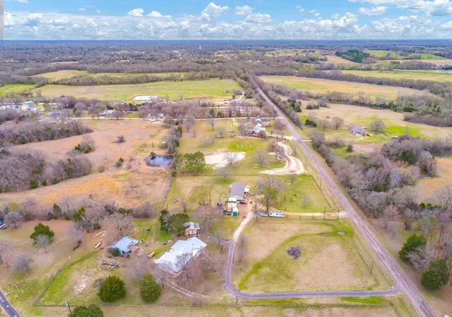 Photo 3 of Manufactured home for sale at 920 Vz County Road 3504, Wills Point, TX 75169 | MLS# 21349540 | Listing updated on 2026-08-04
