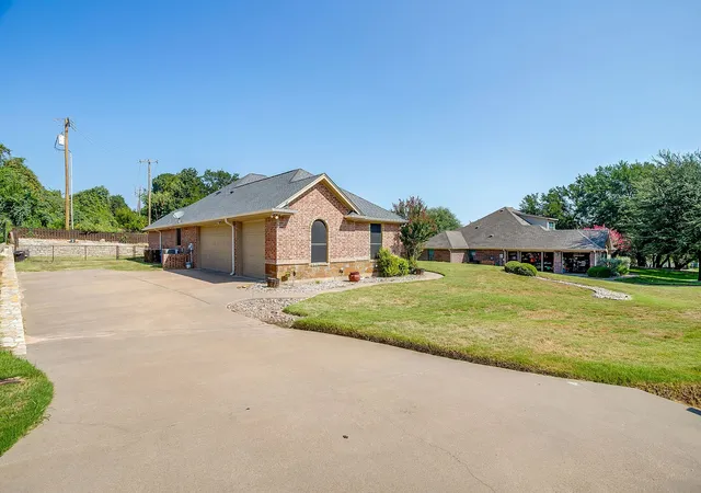 Photo 2 of Single family home for sale at 9704 Trinity Ct, Granbury, TX 76049 | MLS# 21331666 | Listing updated on 2026-10-06